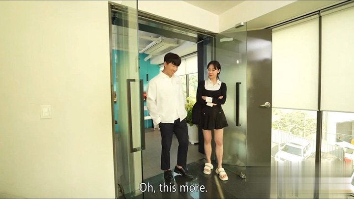 女员工们2对2交换HD中字