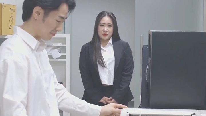 日韩剧情-新女员工：出差HD