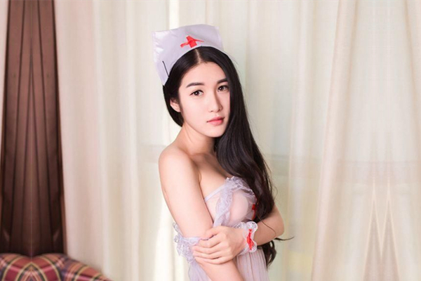 大二爆乳妹子护士制服再操爆乳骚货妹子骑乘上去操不够最后口爆裹射